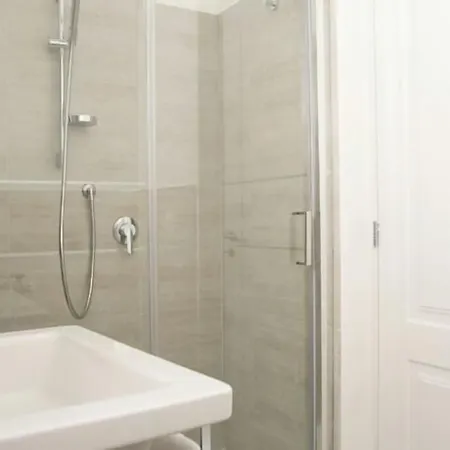 Elamar & Oda ve Kahvaltı 3*